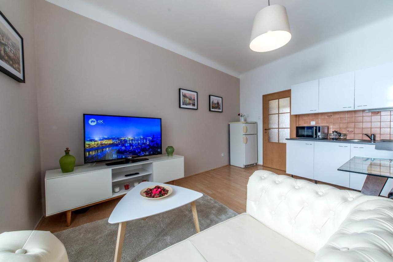 Prague Locals Monastery Apartments Екстер'єр фото