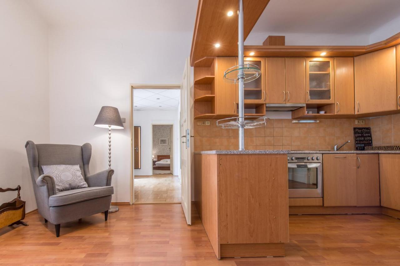 Prague Locals Monastery Apartments Екстер'єр фото