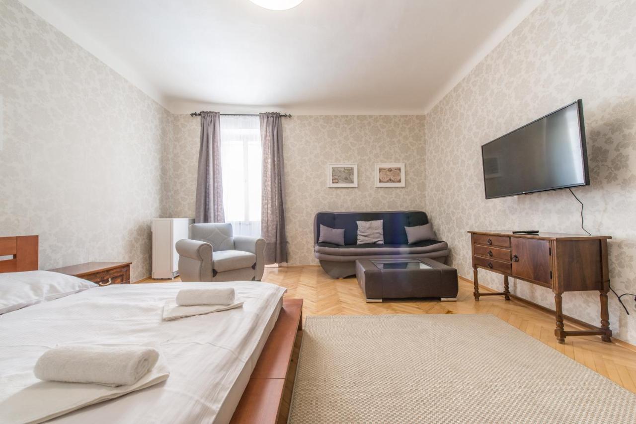 Prague Locals Monastery Apartments Екстер'єр фото