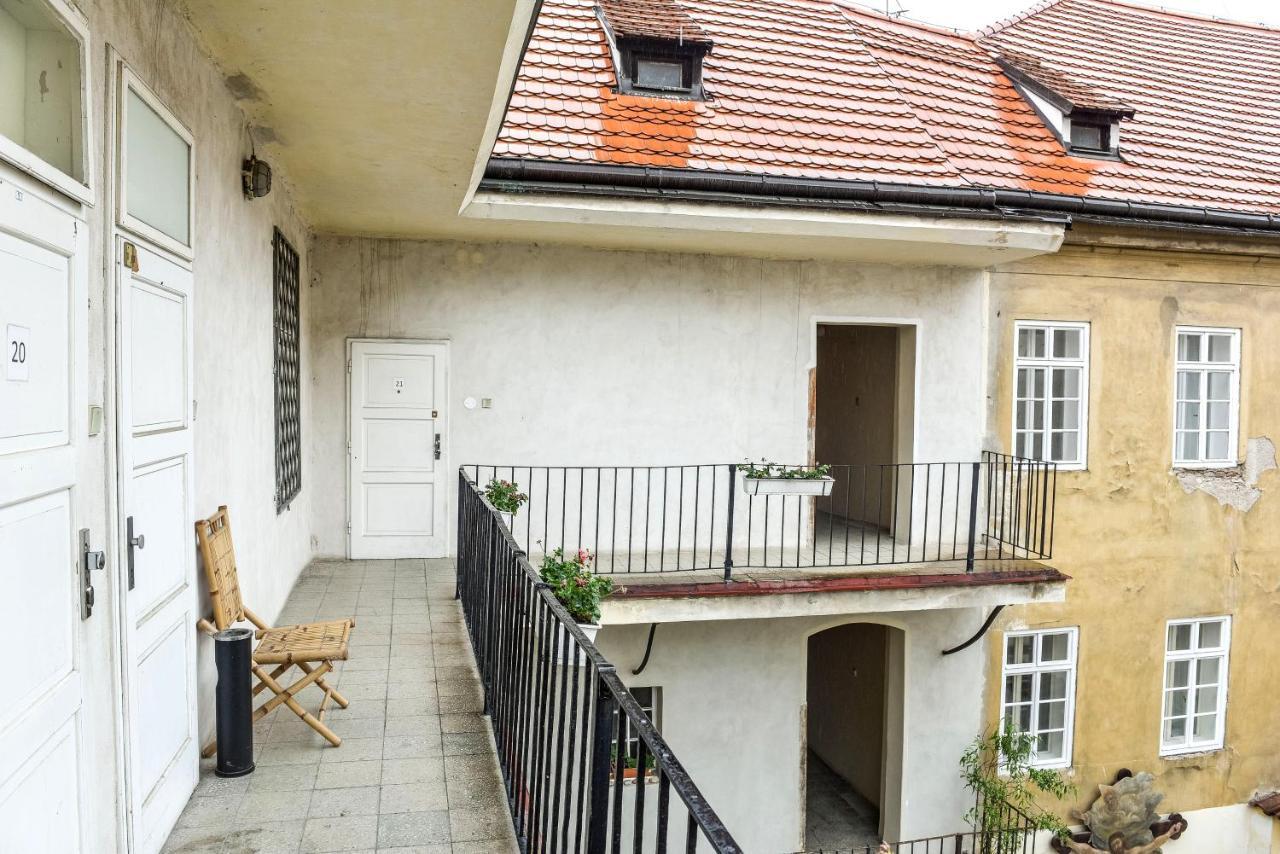 Prague Locals Monastery Apartments Екстер'єр фото
