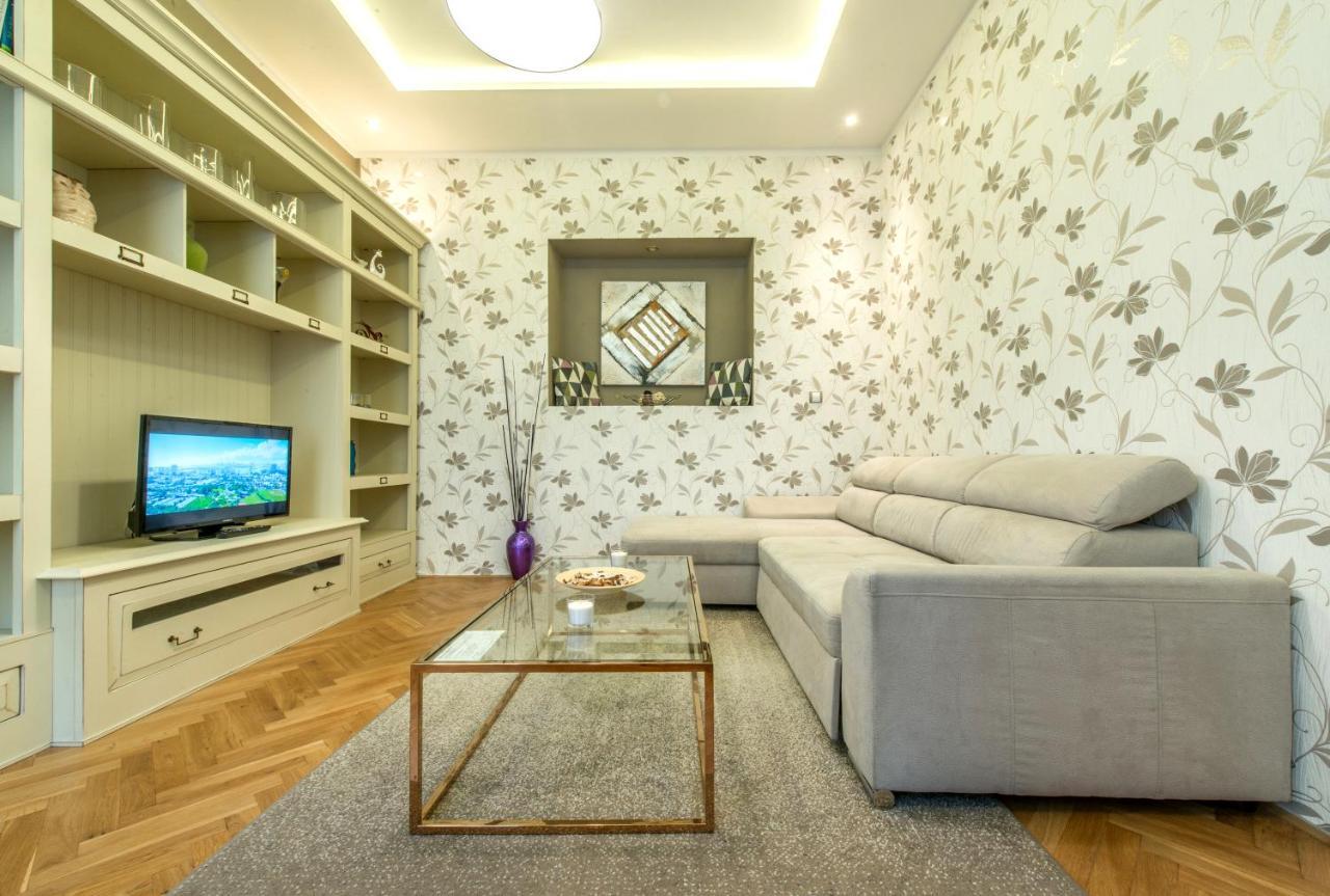 Prague Locals Monastery Apartments Екстер'єр фото