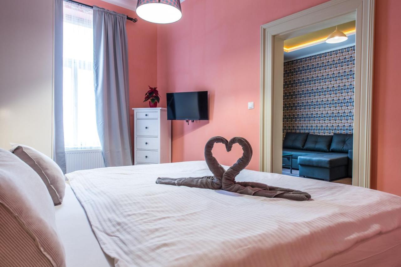 Prague Locals Monastery Apartments Екстер'єр фото