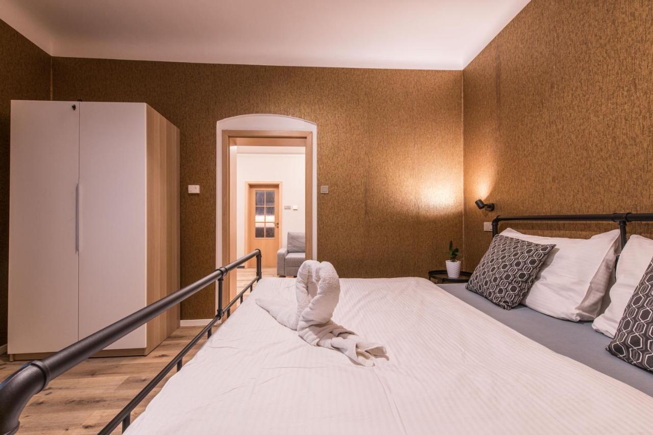 Prague Locals Monastery Apartments Екстер'єр фото