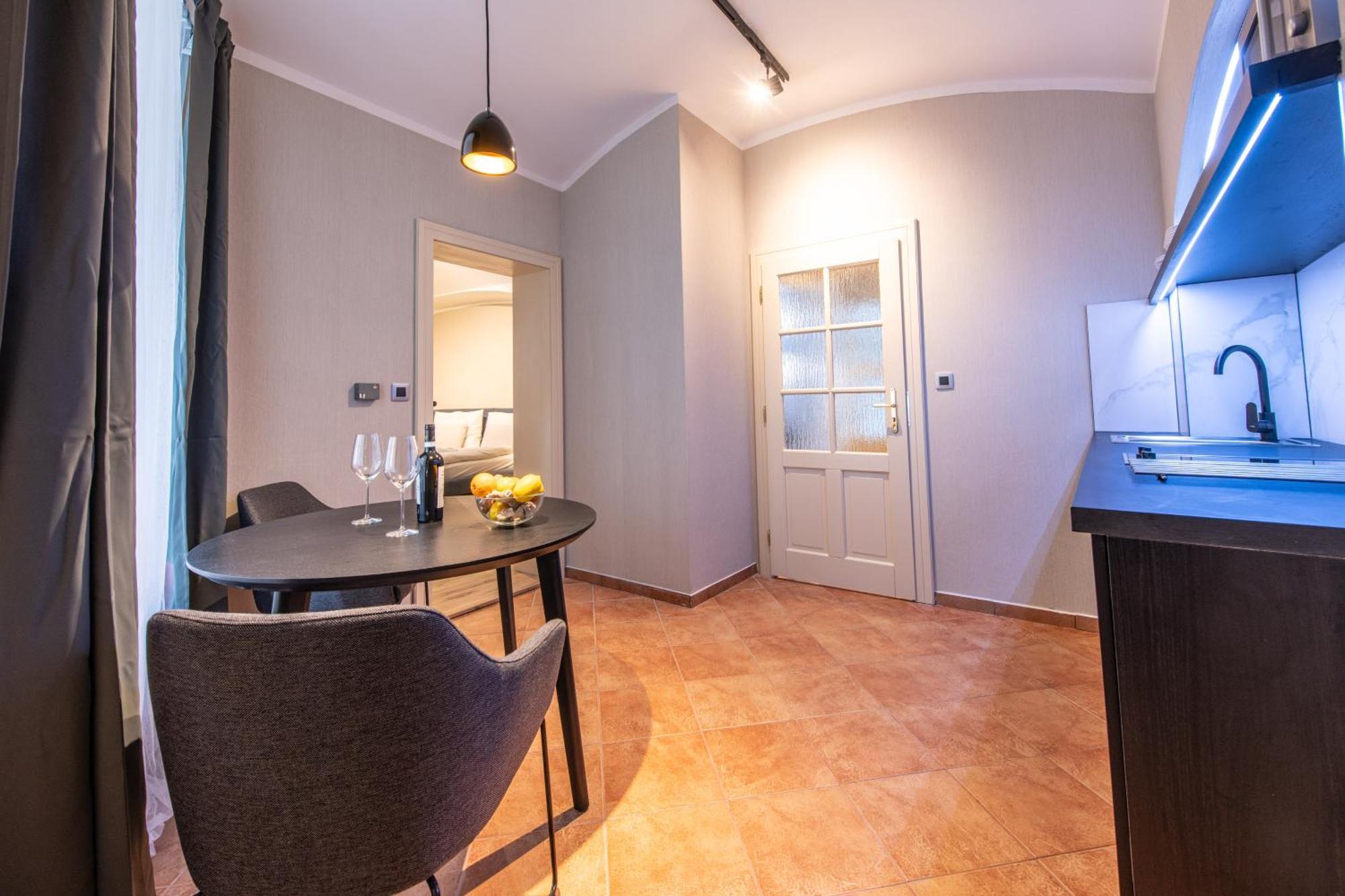 Prague Locals Monastery Apartments Екстер'єр фото