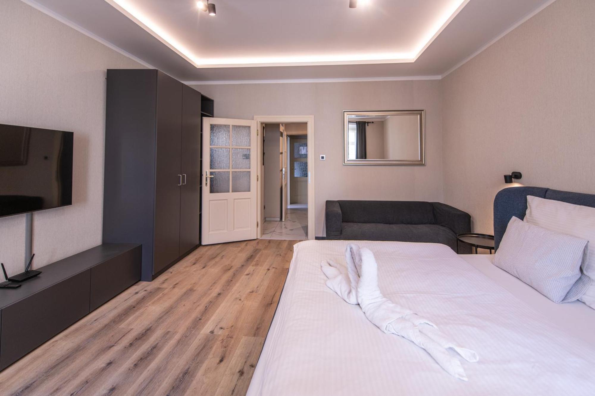 Prague Locals Monastery Apartments Екстер'єр фото